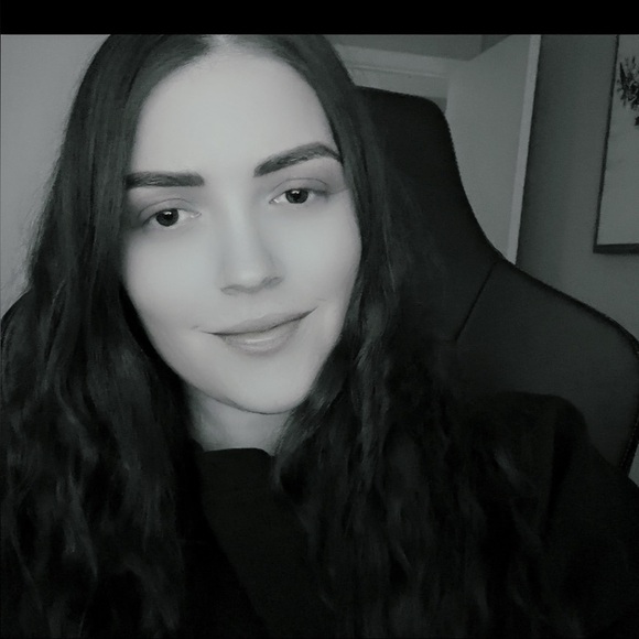 Meet your Posher, Jessica - Picture 1 of 1